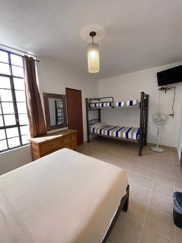 Habitación familiar amplia con ventanal